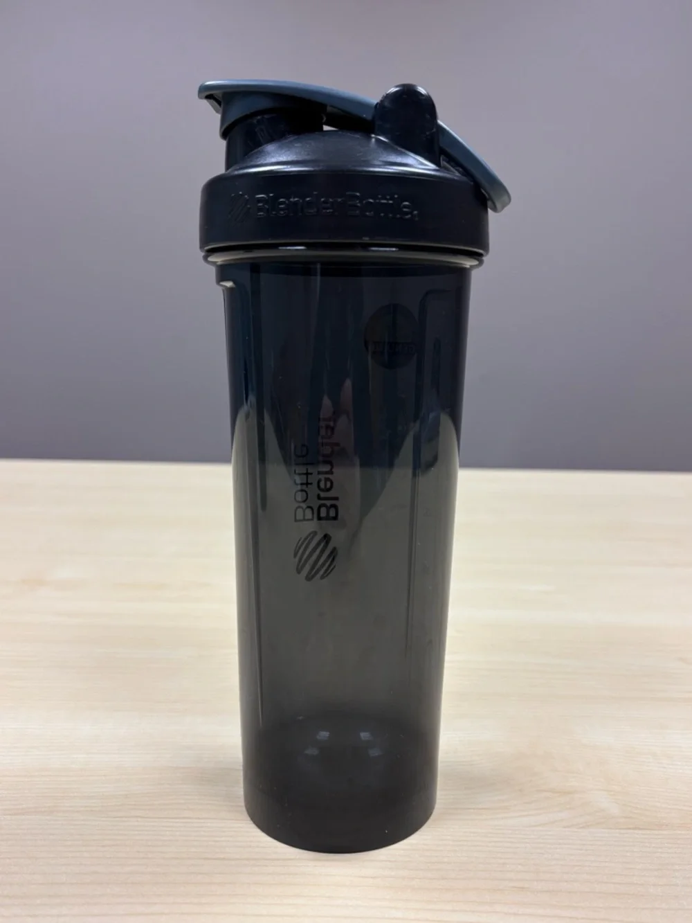 BlenderBottle Classic Shaker Bottle – Black